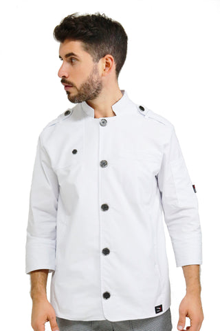 FILIPINA EJECUTIVA CHEF NARVIK HOMBRE
